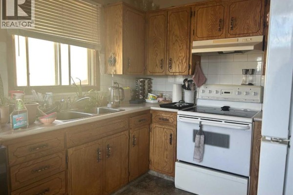 228 & 232 Ross Glen Drive Se, Medicine Hat, AB T1B3A4 Photo 3