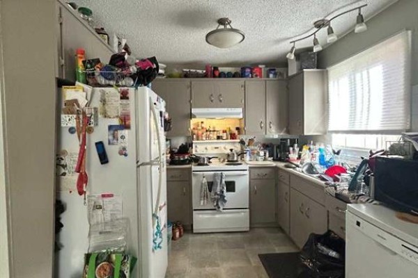 228 & 232 Ross Glen Drive Se, Medicine Hat, AB T1B3A4 Photo 4