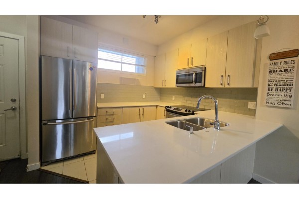 228 32095 Hillcrest Avenue, Abbotsford, BC V2T1S3 Photo 3