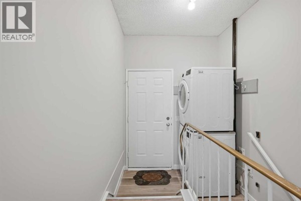 Dining room - 228 Berwick Drive Nw, Calgary, AB T3K1P5 Photo 3