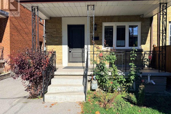 Kitchen - 228 Browning Avenue, Toronto, ON M4K1X2 Photo 3