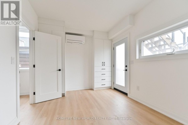 228 Emerson Ave Avenue, Toronto, ON M6H3T6 Photo 5