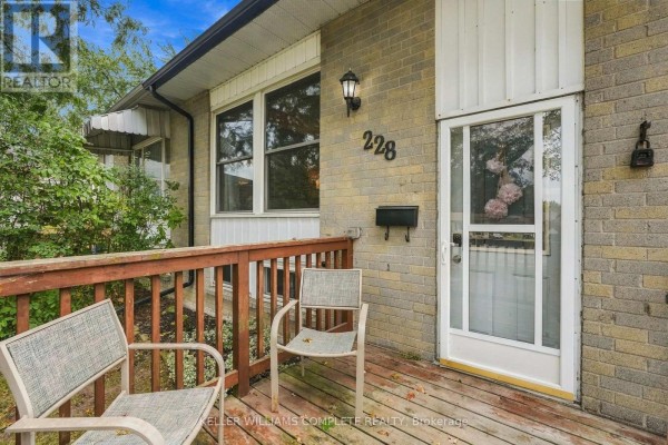 Den - 228 Golden Orchard Drive, Hamilton, ON L9C6J7 Photo 2
