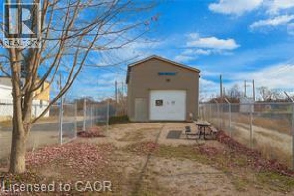 228 Madison Avenue S, Kitchener, ON, photo 2
