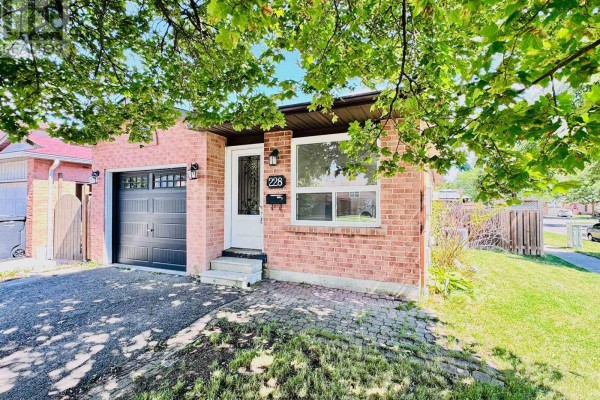 228 Martindale Crescent, Brampton, ON, photo 2