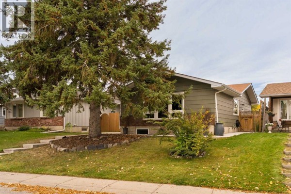 Primary Bedroom - 228 Midridge Crescent Se, Calgary, AB T2X1C6 Photo 3