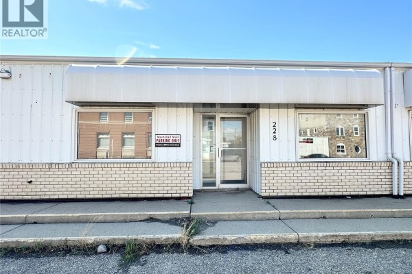 228 Railway Avenue, Weyburn, SK S4H0A2 Photo 2