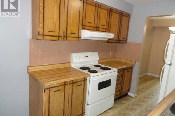 Kitchen - 228 Royal Salisbury Way, Brampton, ON L6V3J9 Photo 3
