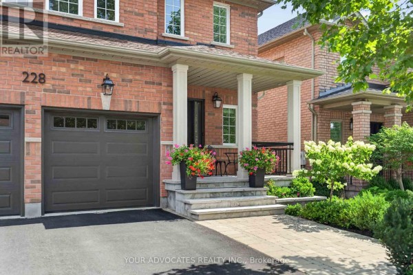 228 Twin Hills Crescent, Vaughan, ON L4H0H4 Photo 3