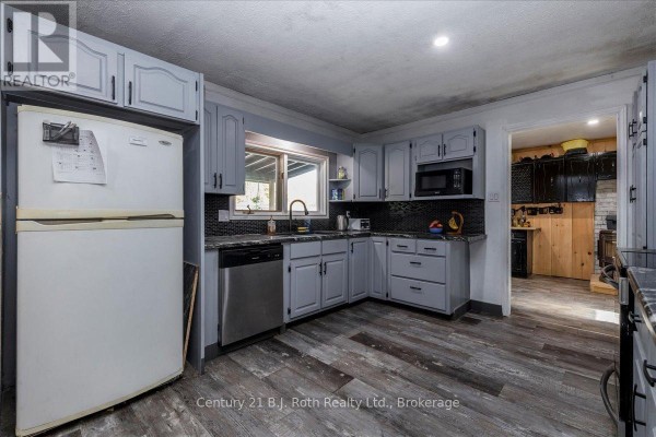 Utility room - 2286 Flos 10 Road, Springwater, ON L0L1P0 Photo 5