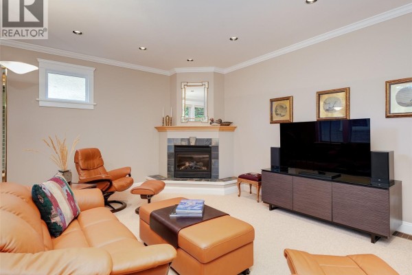 Recreation room - 2286 Hazelton Pl, Saanich, BC V8N5C3 Photo 2