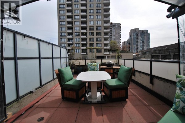 229 10 Renaissance Square, New Westminster, BC V3M7B1 Photo 4