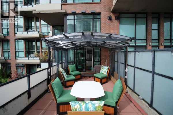 229 10 Renaissance Square, New Westminster, BC V3M7B1 Photo 5