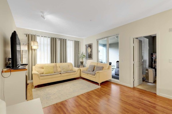 229 15380 102a Avenue, Surrey, BC V3R0B3 Photo 3
