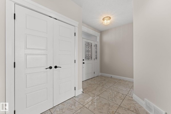 Kitchen - 229 Albany Dr Nw, Edmonton, AB T6V0L4 Photo 3