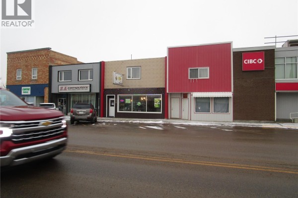 229 Centre Street, Assiniboia, SK, photo 2