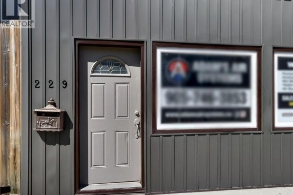 229 Parkdale Avenue N, Hamilton, ON, photo 2