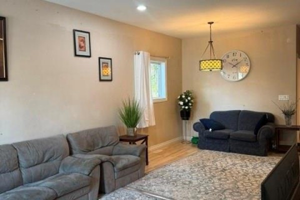 4pc Bathroom - 229 S Avenue N, Saskatoon, SK S7L2Z7 Photo 5