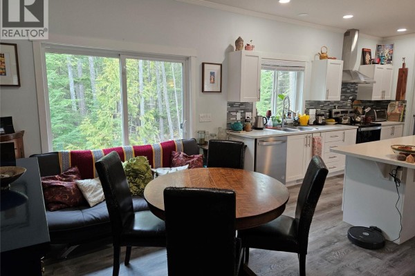 2291 15th Avenue, Nakusp, BC, photo 3