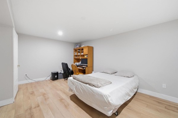2291 Rainier Street, Abbotsford, BC V2T3E7 Photo 2