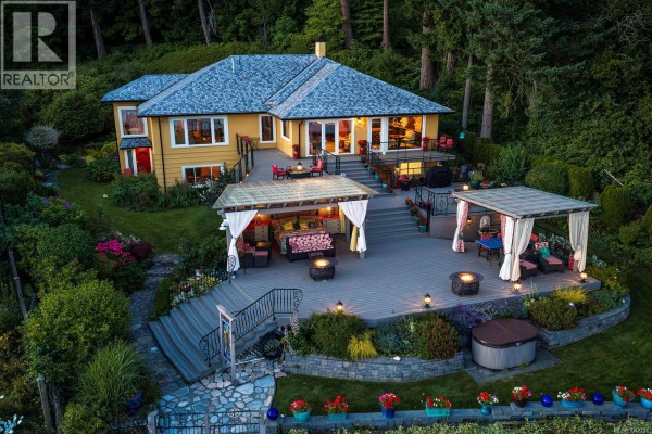 2299 Comox Ave, Comox, BC, photo 2