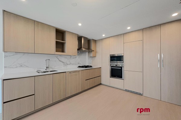 22xx 13768 100 Avenue, Surrey, BC V3T0V2 Photo 4