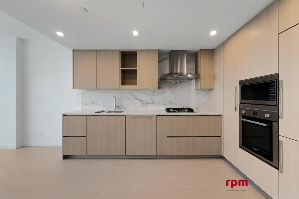 22xx 13768 100 Avenue, Surrey, BC V3T0V2 Photo 5