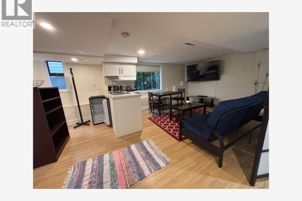 23** Bridgeman Avenue, North Vancouver, BC V7P3P4 Photo 3
