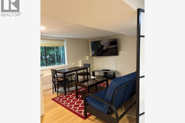 23** Bridgeman Avenue, North Vancouver, BC V7P3P4 Photo 4