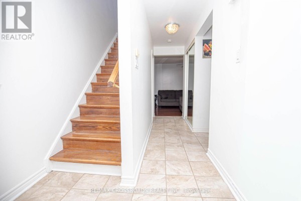 Kitchen - 23 - 10 Bur Oak Way, Toronto, ON M3L2G4 Photo 3