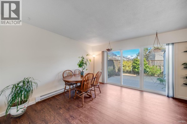 Bright dining space featuring a round table and sliding glass doors - 23 10840 Springmont Drive, Richmond