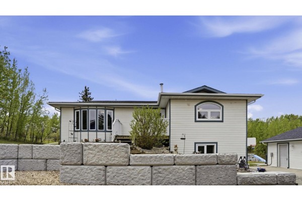 Family room - #23 27507 Twp Road 544, Rural Sturgeon County, AB T8R2B5 Photo 4