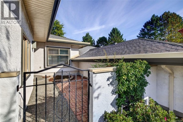 Unfinished Room - 23 4360 Emily Carr Dr, Saanich, BC V8X4Y4 Photo 2
