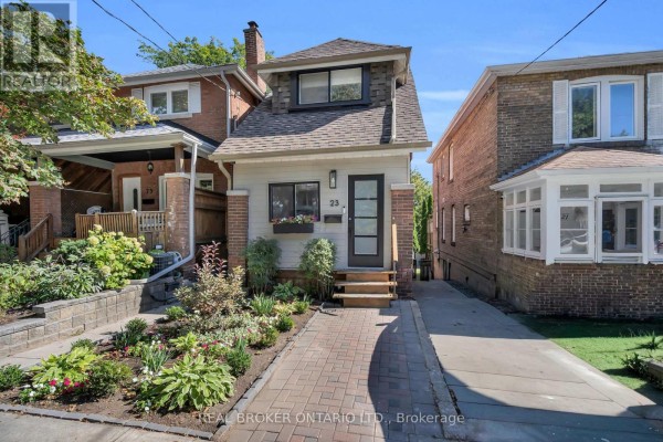 Kitchen - 23 Aldridge Avenue, Toronto, ON M4C3W3 Photo 3