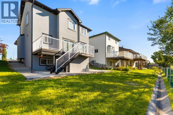 Family room - 23 Anaheim Circle Ne, Calgary, AB T1Y7E2 Photo 3