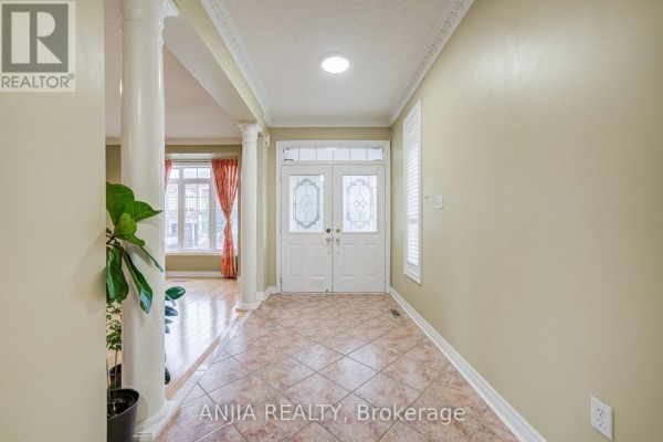 Living room - 23 Ayhart Street E, Markham, ON L6E1H5 Photo 4