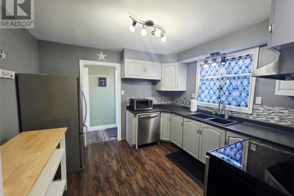 Bath (# pieces 1-6) - 23 Banting Avenue, Wabush, NL A0R1B0 Photo 5