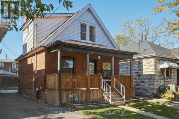 23 Barons Avenue N, Hamilton, ON L8H5A3 Photo 2