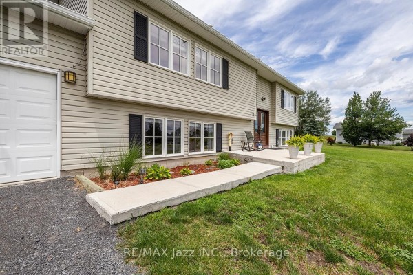 Bedroom 4 - 23 Bayview Drive, Greater Napanee, ON K7R3K8 Photo 4