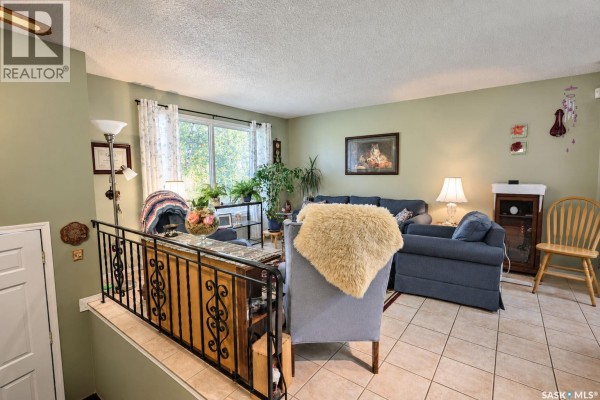 Kitchen - 23 Berezowsky Drive, Prince Albert, SK S6V6M4 Photo 2