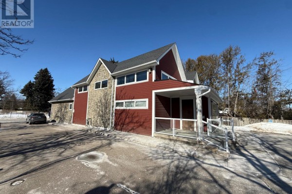 23 Bolton Avenue, Newmarket, ON, photo 3
