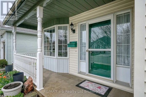 23 Brasher Drive, Tillsonburg, ON, photo 2