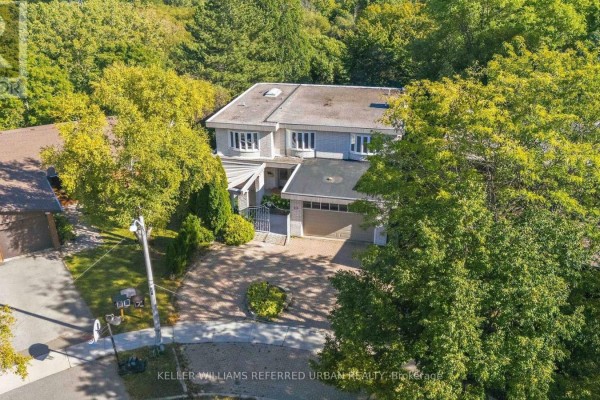 Family room - 23 Brockington Crescent, Toronto, ON M3H4S9 Photo 2