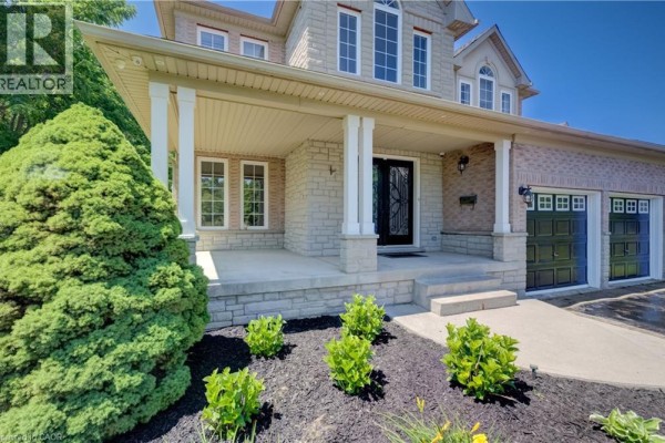 5pc Bathroom - 23 Buerkle Court, Kitchener, ON N2P2S1 Photo 4