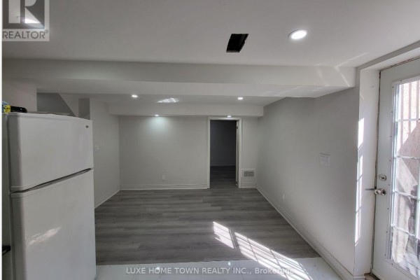 23 Castlehill Road, Brampton, ON L6X4E3 Photo 5