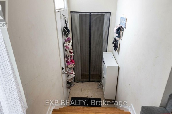 Bedroom 2 - 23 Chapman Avenue, Toronto, ON M4B1C3 Photo 4
