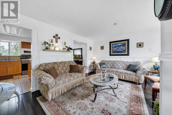 Living room - 23 Chaucer Crescent, Barrie, ON L4N4T8 Photo 3