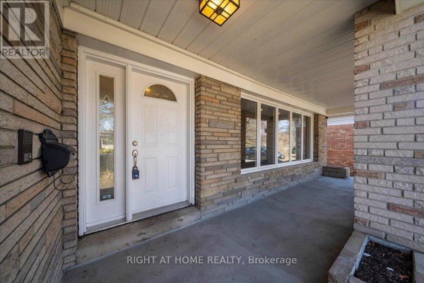 23 Christine Crescent, Toronto, ON, photo 3