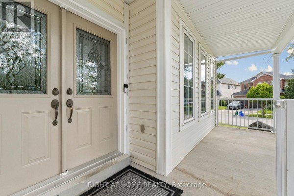 Family room - 23 Croxall Boulevard, Whitby, ON L1M2E3 Photo 5