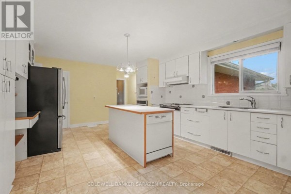 23 Elma Street, Ottawa, ON K1T3W8 Photo 4